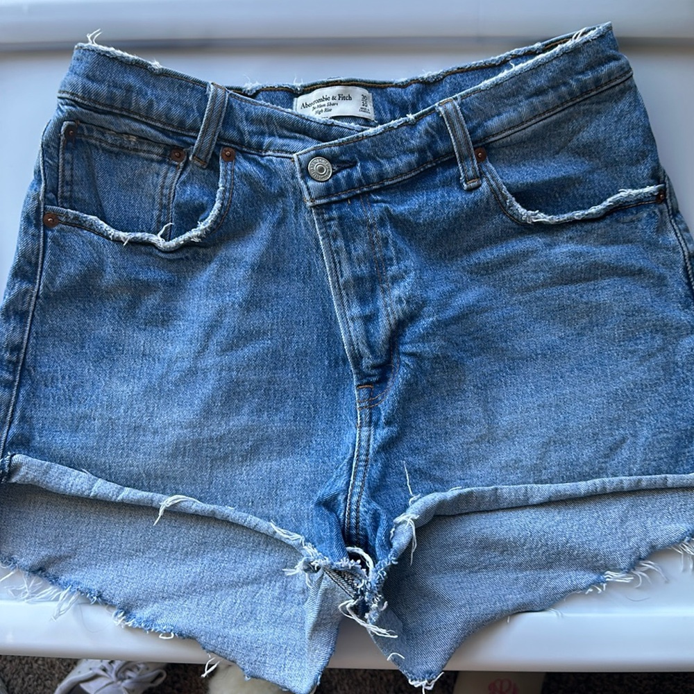 Abercrombie High Rise Mom Short